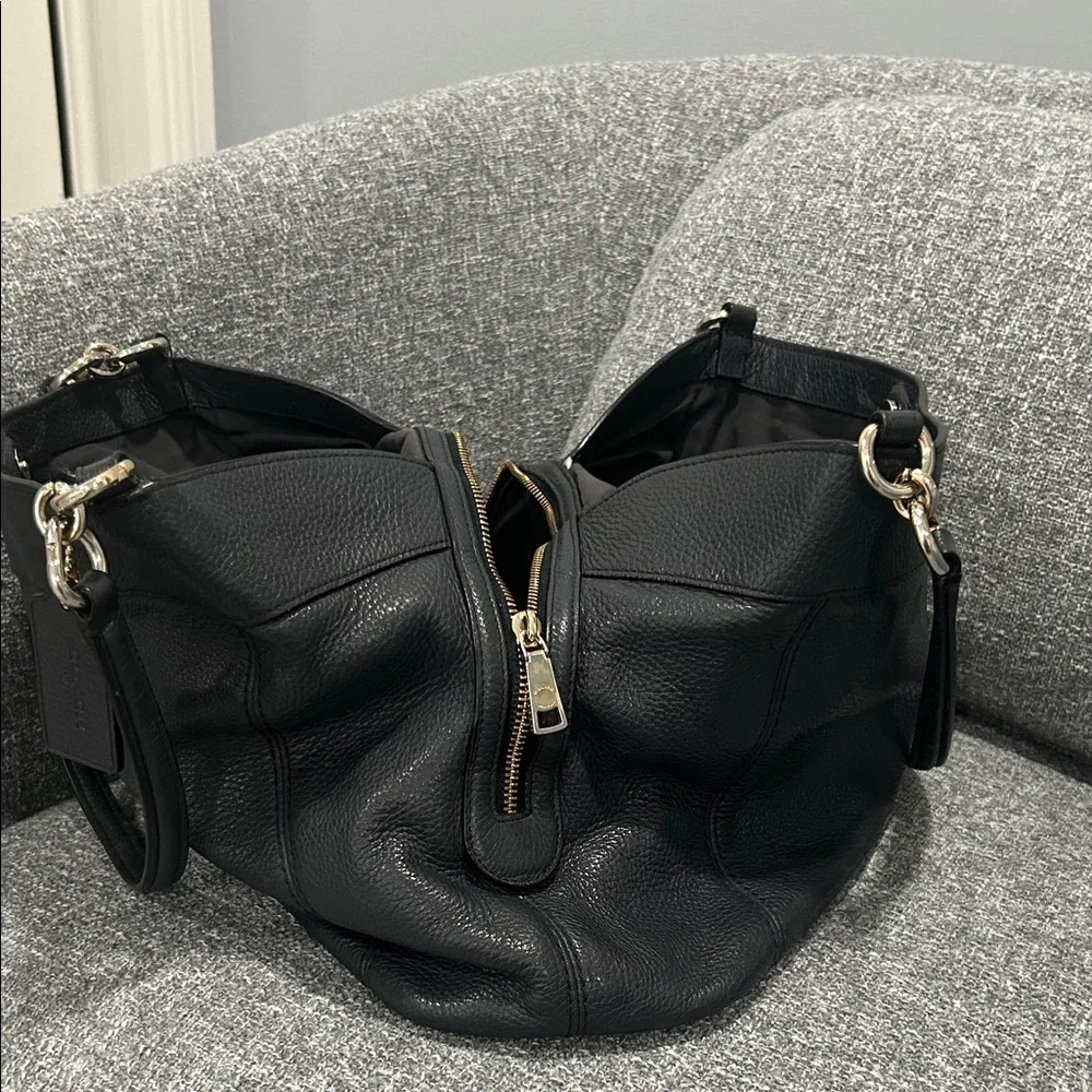 Last chance❗️Coach Lexy Navy Blue Leather Shoulder Bag.